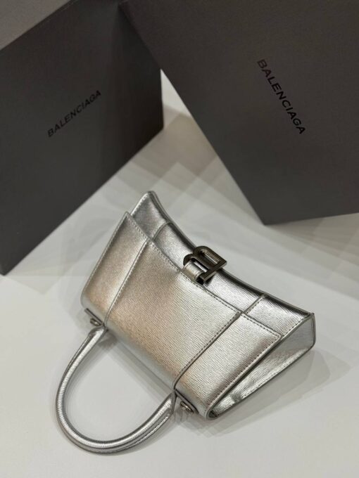 Женская кожаная сумка Balenciaga Hourglass A133626 серебристая 23/14 см - фото 2