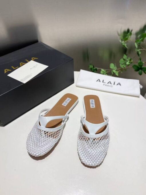 Шлёпанцы из сетки Alaia Infradito Flat Mules In Fishnet And Leather Premium A133633 White - фото 6