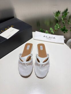 Шлёпанцы из сетки Alaia Infradito Flat Mules In Fishnet And Leather Premium A133633 White