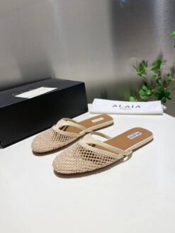 Шлёпанцы из сетки Alaia Infradito Flat Mules In Fishnet And Leather Premium A133675 Beige