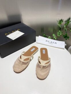 Шлёпанцы из сетки Alaia Infradito Flat Mules In Fishnet And Leather Premium A133675 Beige