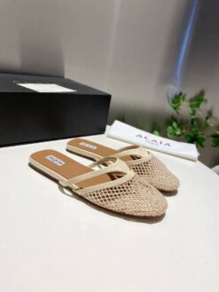 Шлёпанцы из сетки Alaia Infradito Flat Mules In Fishnet And Leather Premium A133675 Beige