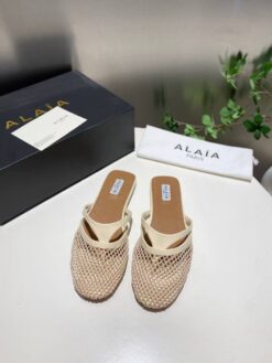 Шлёпанцы из сетки Alaia Infradito Flat Mules In Fishnet And Leather Premium A133675 Beige
