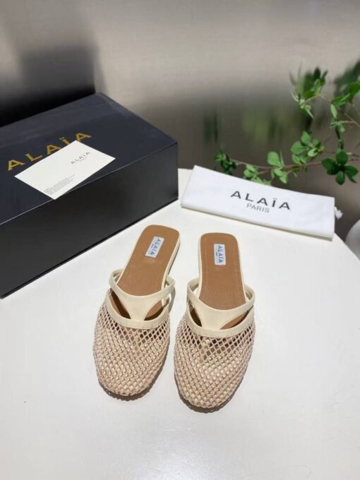 Шлёпанцы из сетки Alaia Infradito Flat Mules In Fishnet And Leather Premium A133675 Beige - фото 2