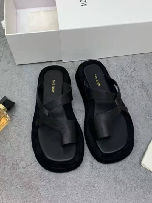 Шлёпанцы женские The Row Ginza Sandal in Suede F2138R Black - фото 1