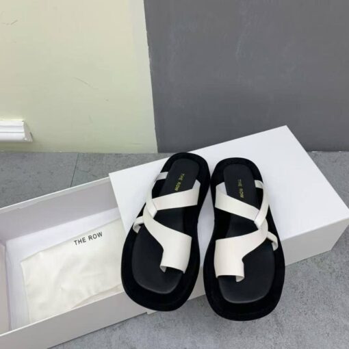 Шлёпанцы женские The Row Ginza Sandal in Suede F2138R White Black - фото 5
