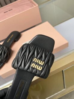Шлёпанцы Miu Miu Matelasse Nappa Leather Slides 5XX605 Premium Black