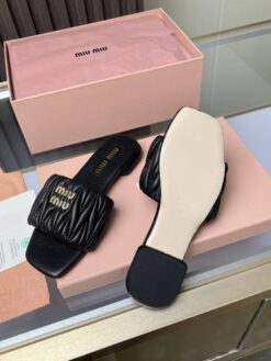 Шлёпанцы Miu Miu Matelasse Nappa Leather Slides 5XX605 Premium Black
