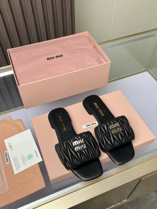 Шлёпанцы Miu Miu Matelasse Nappa Leather Slides 5XX605 Premium Black - фото 2