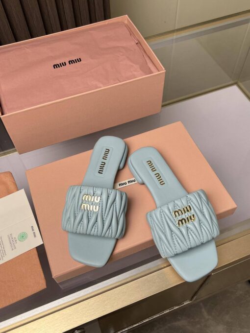 Шлёпанцы Miu Miu Matelasse Nappa Leather Slides 5XX605 Premium L.Blue - фото 2