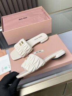 Шлёпанцы Miu Miu Matelasse Nappa Leather Slides 5XX605 Premium L.Beige