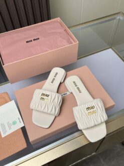 Шлёпанцы Miu Miu Matelasse Nappa Leather Slides 5XX605 Premium L.Beige