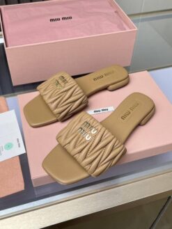 Шлёпанцы Miu Miu Matelasse Nappa Leather Slides 5XX605 Premium L.Brown