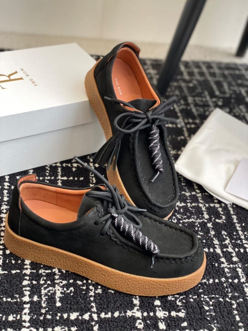 Лоферы The Row Loafer in Suede A134395 Premium Black фото 1 Лоферы The Row Loafer in Suede A134395 Premium Black - фото 1