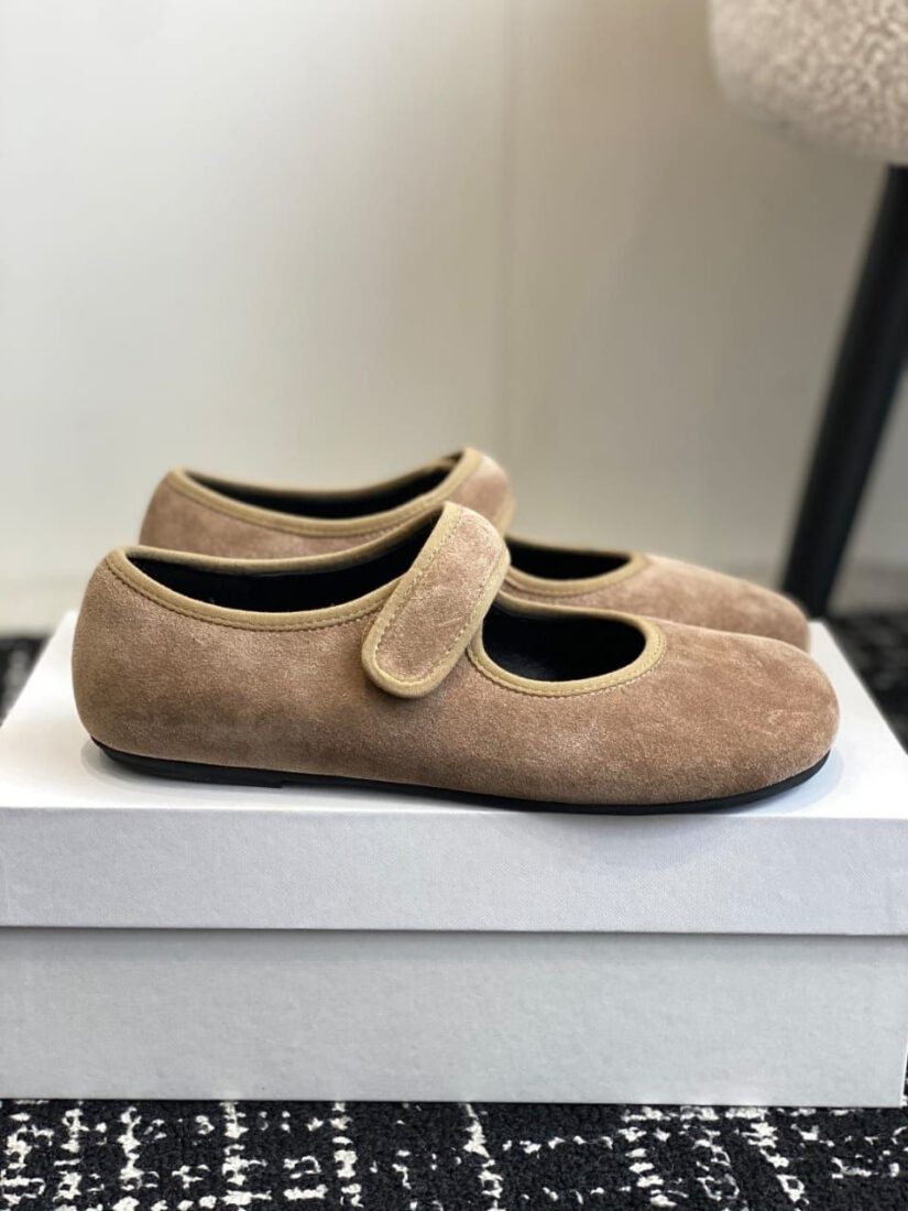 Балетки The Row Slip On Shoe in Suede A134436 Premium Beige фото 2 Балетки The Row Slip On Shoe in Suede A134436 Premium Beige - фото 2