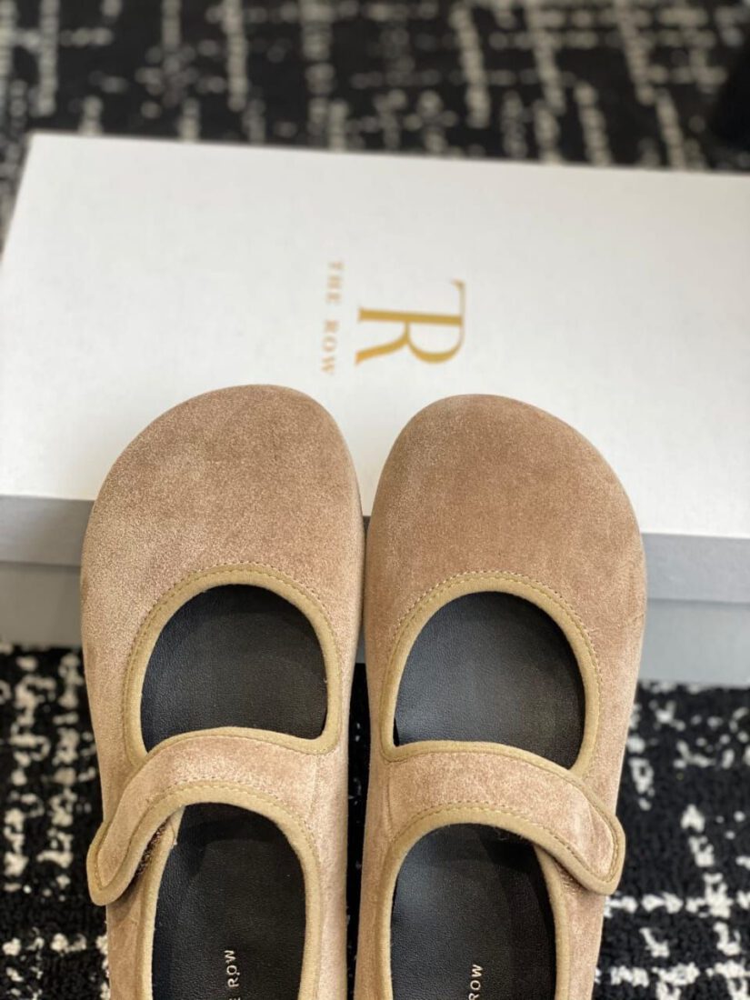 Балетки The Row Slip On Shoe in Suede A134436 Premium Beige фото 3 Балетки The Row Slip On Shoe in Suede A134436 Premium Beige - фото 3