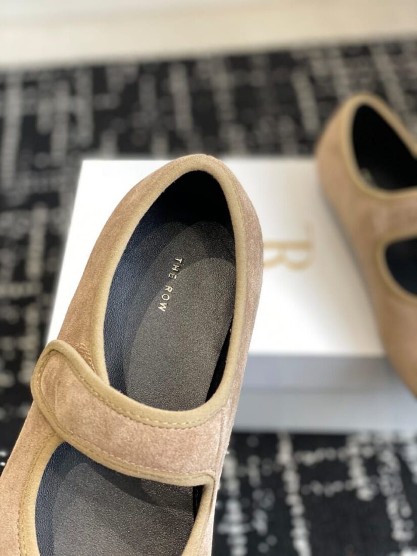 Балетки The Row Slip On Shoe in Suede A134436 Premium Beige фото 4 Балетки The Row Slip On Shoe in Suede A134436 Premium Beige - фото 4