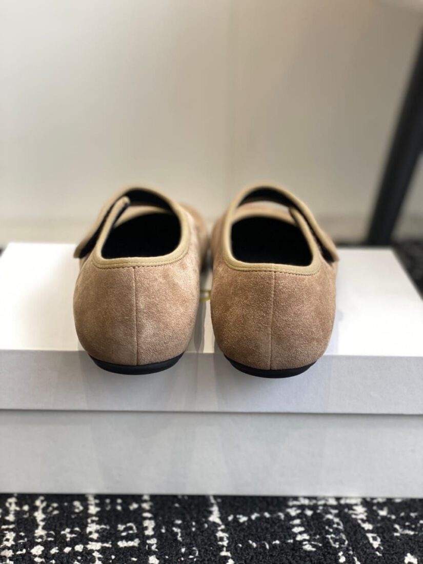 Балетки The Row Slip On Shoe in Suede A134436 Premium Beige фото 5 Балетки The Row Slip On Shoe in Suede A134436 Premium Beige - фото 5