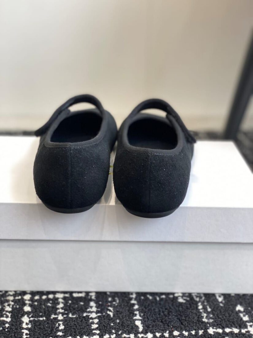 Балетки The Row Slip On Shoe in Suede A134424 Premium Black фото 4 Балетки The Row Slip On Shoe in Suede A134424 Premium Black - фото 4