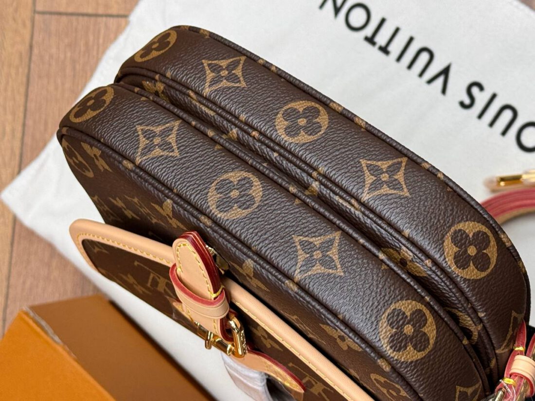 Женская сумка Louis Vuitton A135728 20/16/7.5 см коричневая фото 4 Женская сумка Louis Vuitton A135728 20/16/7.5 см коричневая - фото 4