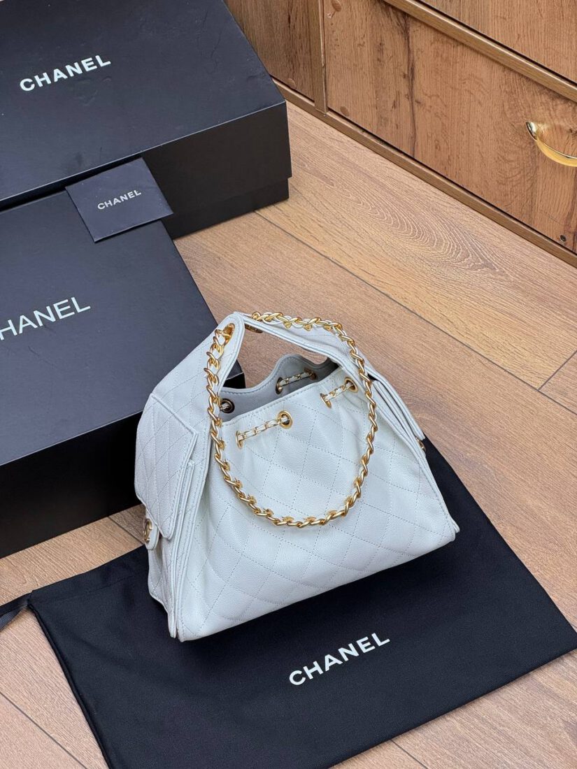 Женская сумка Chanel A136267 белая (два размера 26см и 30см) фото 3 Женская сумка Chanel A136267 белая (два размера 26см и 30см) - фото 3