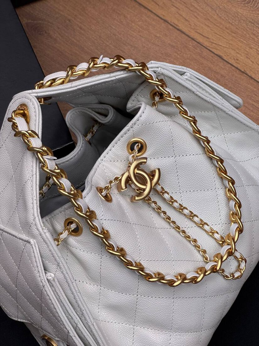 Женская сумка Chanel A136267 белая (два размера 26см и 30см) фото 4 Женская сумка Chanel A136267 белая (два размера 26см и 30см) - фото 4