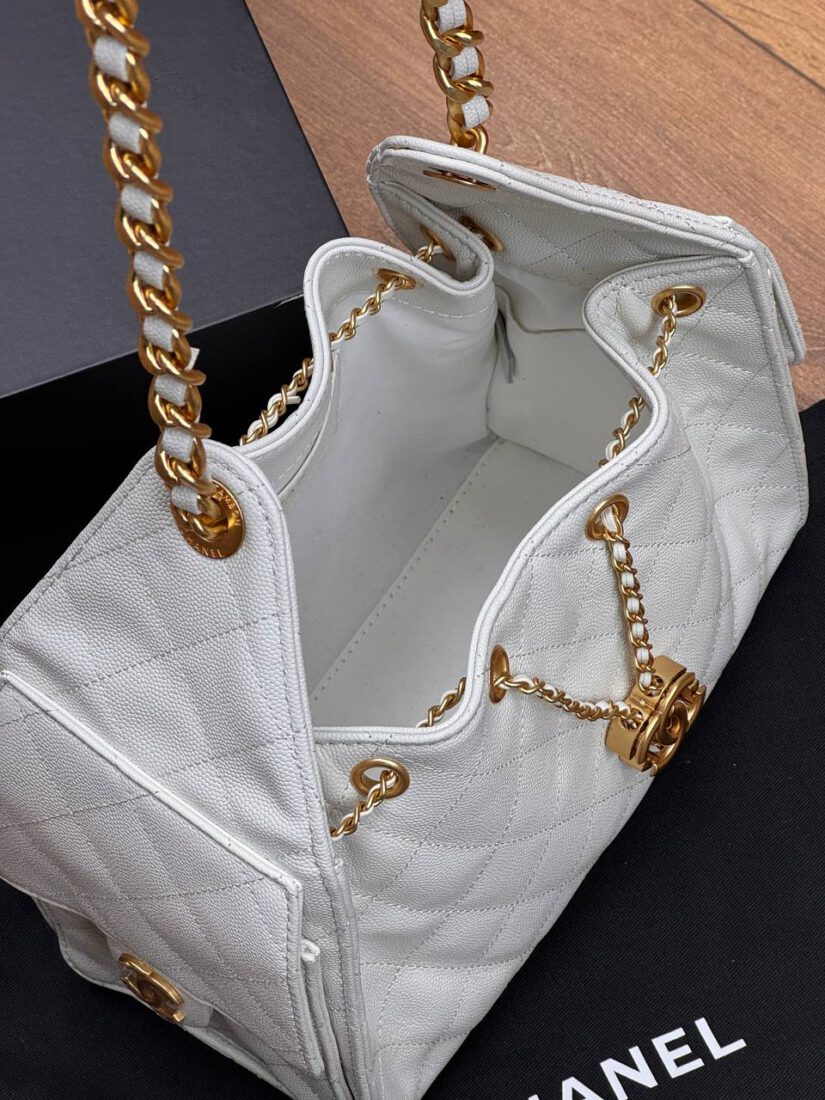 Женская сумка Chanel A136267 белая (два размера 26см и 30см) фото 6 Женская сумка Chanel A136267 белая (два размера 26см и 30см) - фото 6