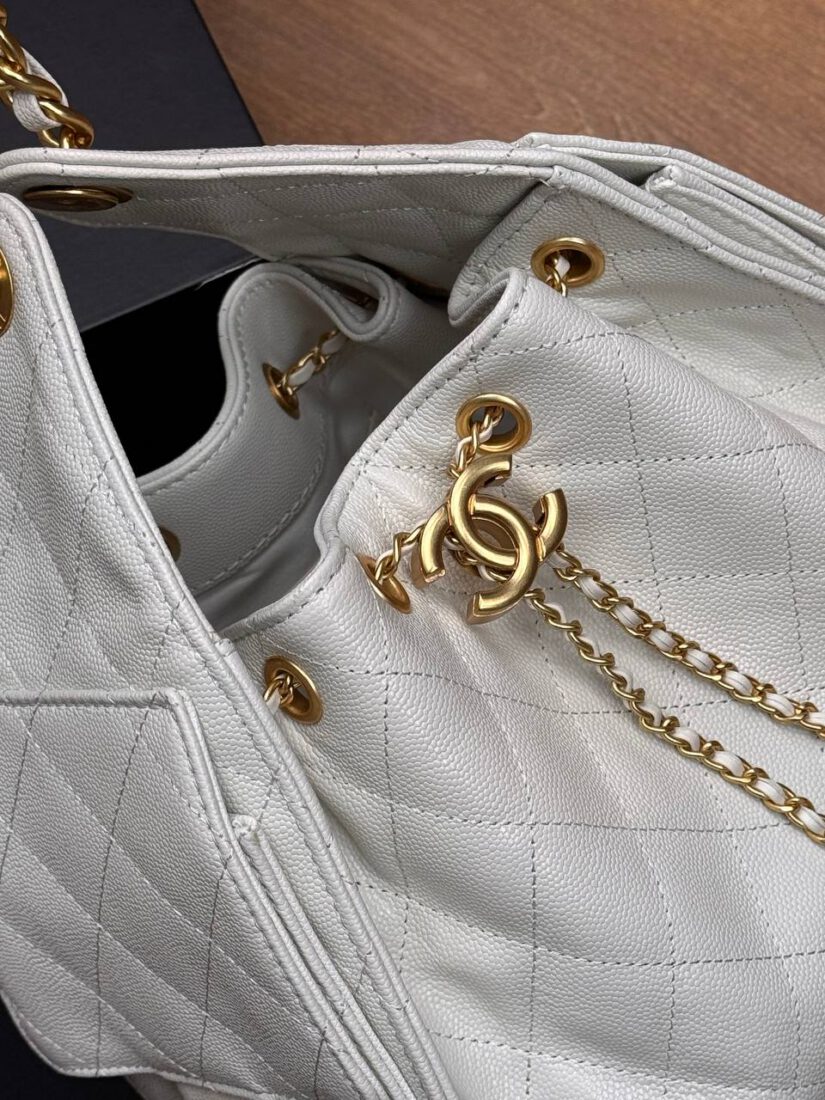 Женская сумка Chanel A136267 белая (два размера 26см и 30см) фото 5 Женская сумка Chanel A136267 белая (два размера 26см и 30см) - фото 5