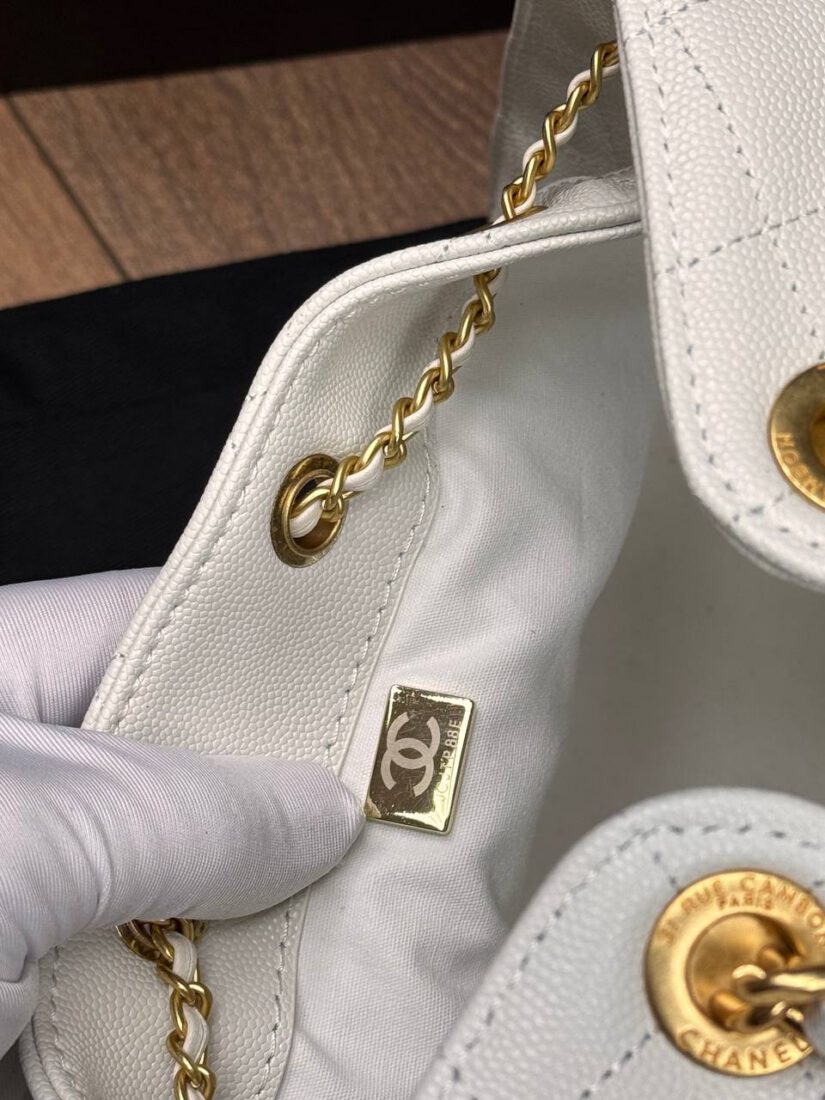 Женская сумка Chanel A136267 белая (два размера 26см и 30см) фото 7 Женская сумка Chanel A136267 белая (два размера 26см и 30см) - фото 7