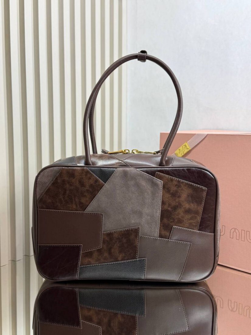 Сумка Miu Miu Leather Top-Handle 35/23 см A136610 коричневая фото 3 Сумка Miu Miu Leather Top-Handle 35/23 см A136610 коричневая - фото 3