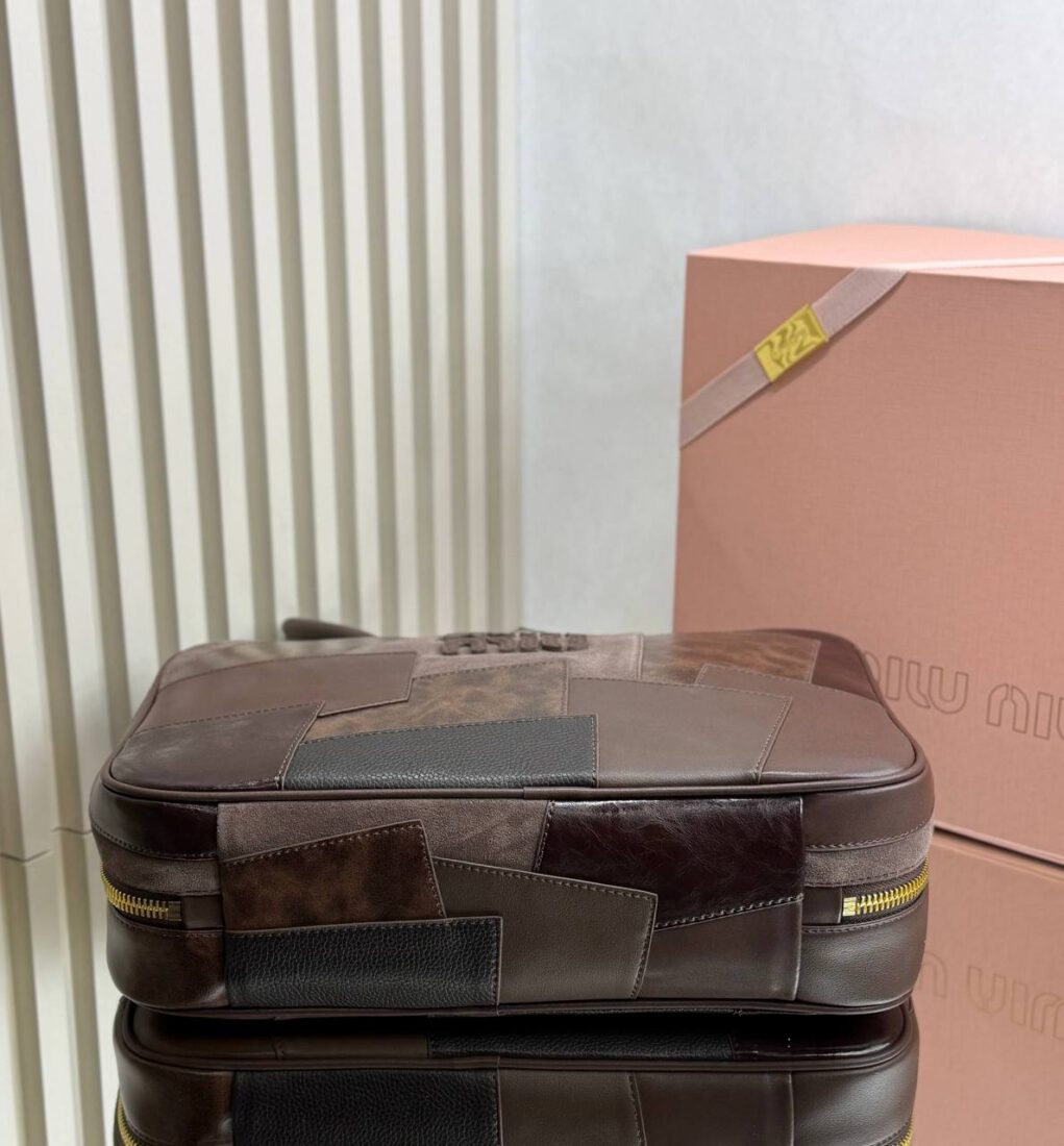 Сумка Miu Miu Leather Top-Handle 35/23 см A136610 коричневая фото 4 Сумка Miu Miu Leather Top-Handle 35/23 см A136610 коричневая - фото 4