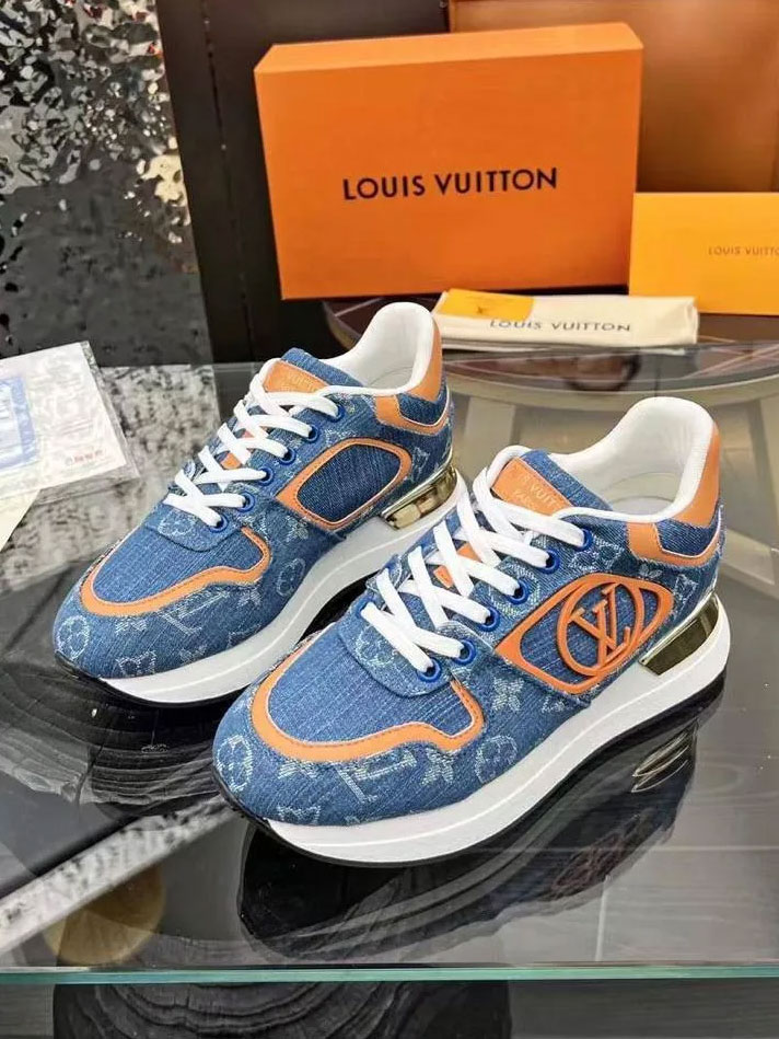 Кроссовки женские Louis Vuitton Run Away A136925 голубые фото 1 Кроссовки женские Louis Vuitton Run Away A136925 голубые - фото 1