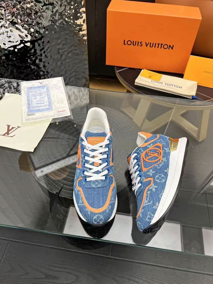 Кроссовки женские Louis Vuitton Run Away A136925 голубые фото 3 Кроссовки женские Louis Vuitton Run Away A136925 голубые - фото 3