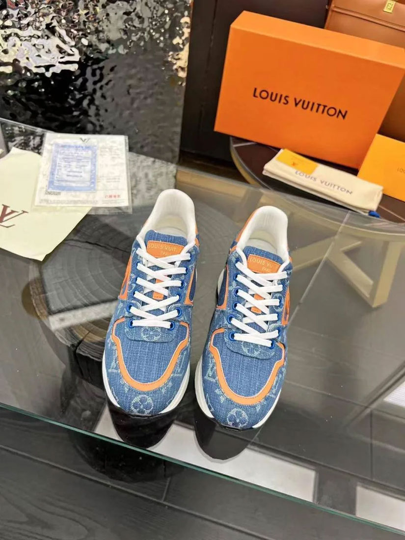 Кроссовки женские Louis Vuitton Run Away A136925 голубые фото 2 Кроссовки женские Louis Vuitton Run Away A136925 голубые - фото 2