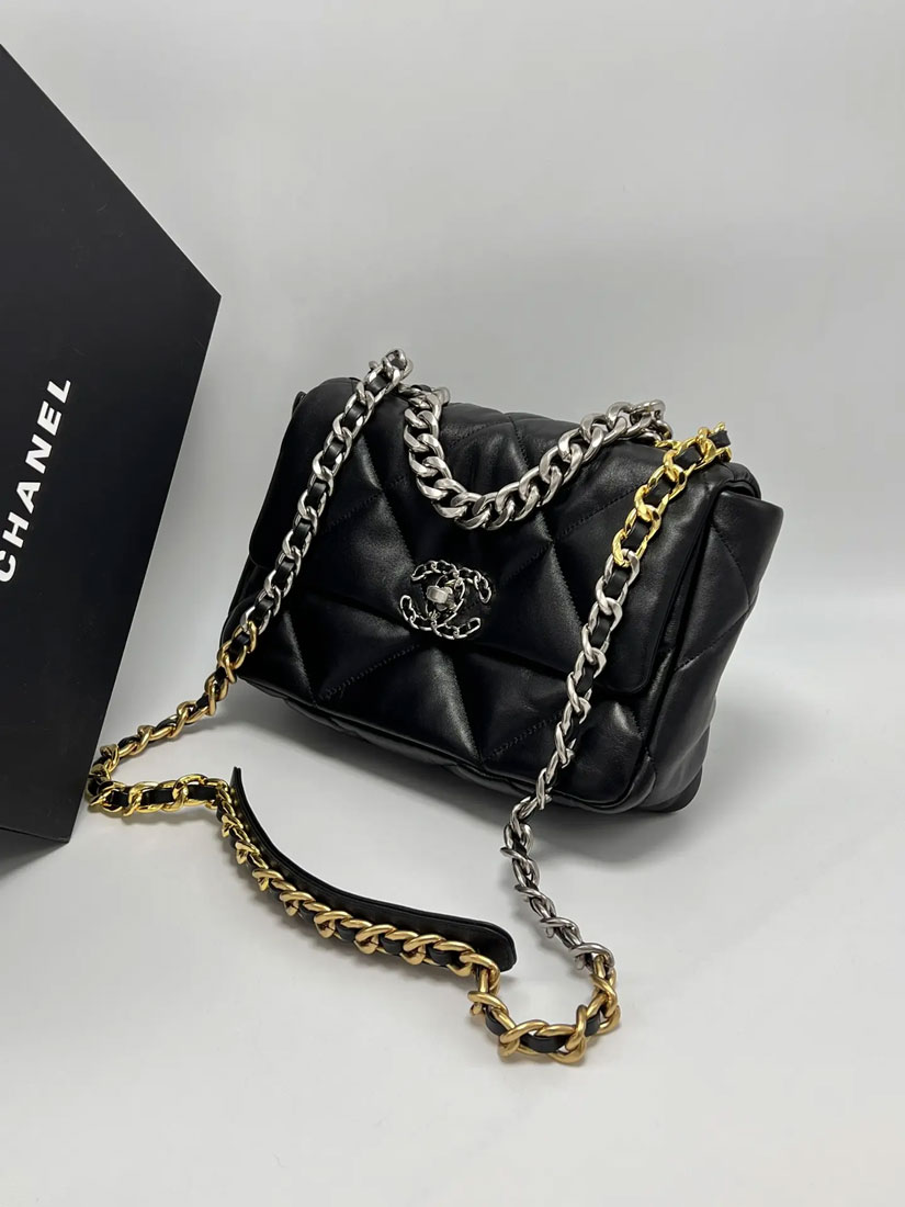 Женская сумка Chanel 19 черная 26/18 см A137014 фото 1 Женская сумка Chanel 19 черная 26/18 см A137014 - фото 1