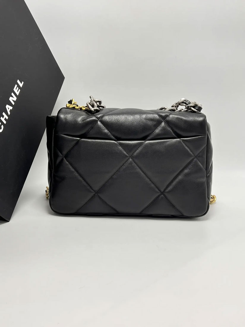 Женская сумка Chanel 19 черная 26/18 см A137014 фото 2 Женская сумка Chanel 19 черная 26/18 см A137014 - фото 2