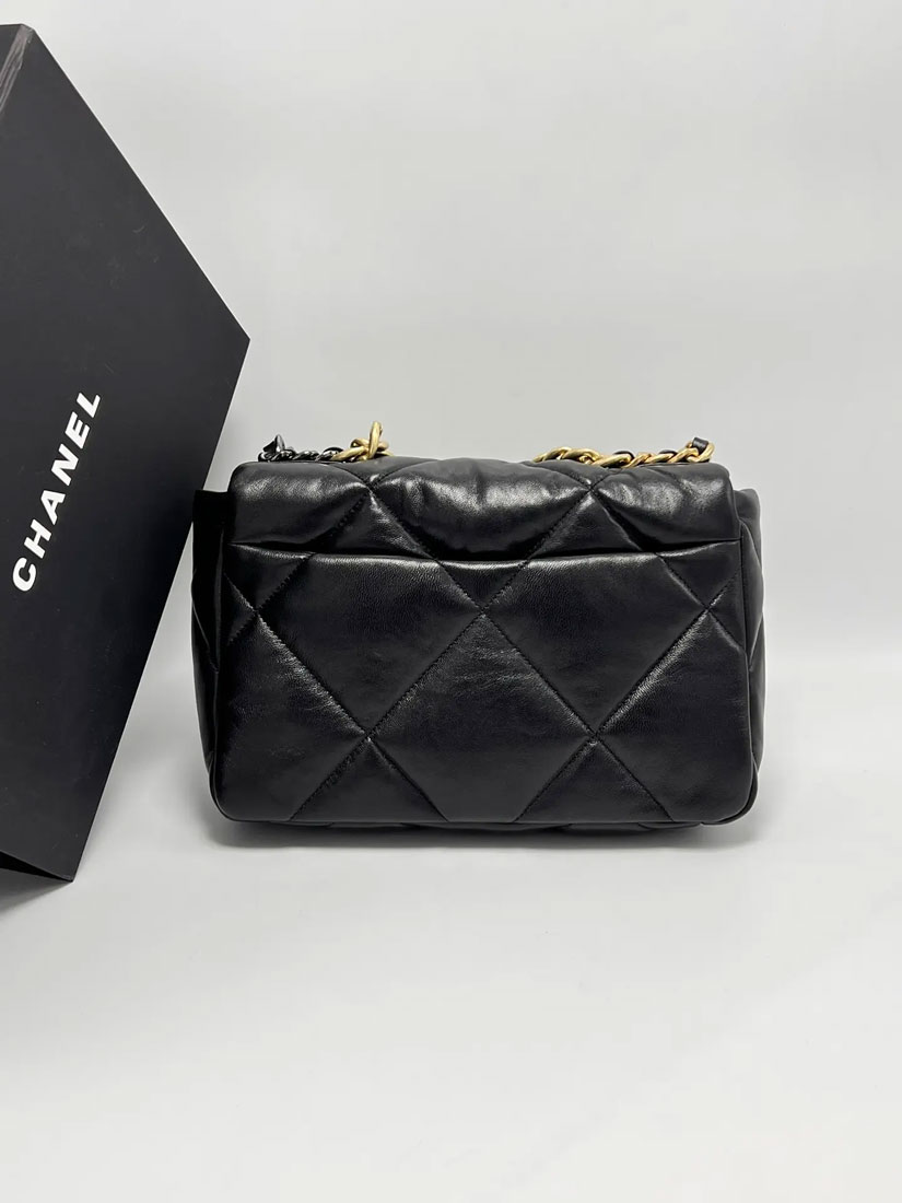 Женская сумка Chanel 19 черная 26/18 см A137019 фото 2 Женская сумка Chanel 19 черная 26/18 см A137019 - фото 2