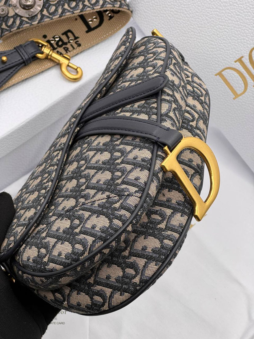 Сумка Christian Dior Saddle 25.5/20/6.5 см чёрная A137061 фото 4 Сумка Christian Dior Saddle 25.5/20/6.5 см чёрная A137061 - фото 4