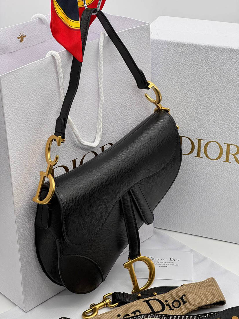 Сумка Christian Dior Saddle 25.5/20/6.5 см чёрная A137068 фото 2 Сумка Christian Dior Saddle 25.5/20/6.5 см чёрная A137068 - фото 2
