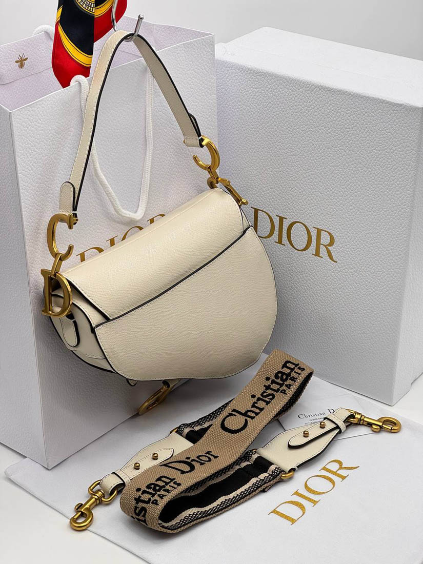 Сумка Christian Dior Saddle 25.5/20/6.5 см бежевая A137074 фото 3 Сумка Christian Dior Saddle 25.5/20/6.5 см бежевая A137074 - фото 3