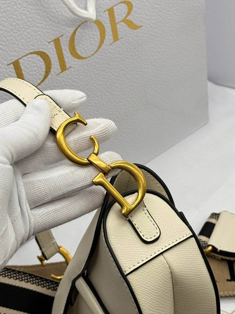 Сумка Christian Dior Saddle 19/15/6 см бежевая A137093 фото 4 Сумка Christian Dior Saddle 19/15/6 см бежевая A137093 - фото 4