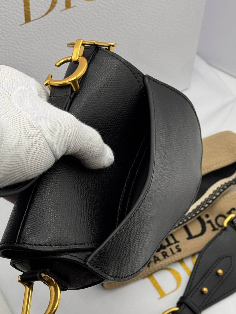 Сумка Christian Dior Saddle 19/15/6 см чёрная A137100 фото 3 Сумка Christian Dior Saddle 19/15/6 см чёрная A137100 - фото 3