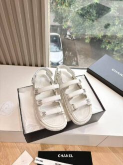 Сандалии женские Chanel A137153 белые