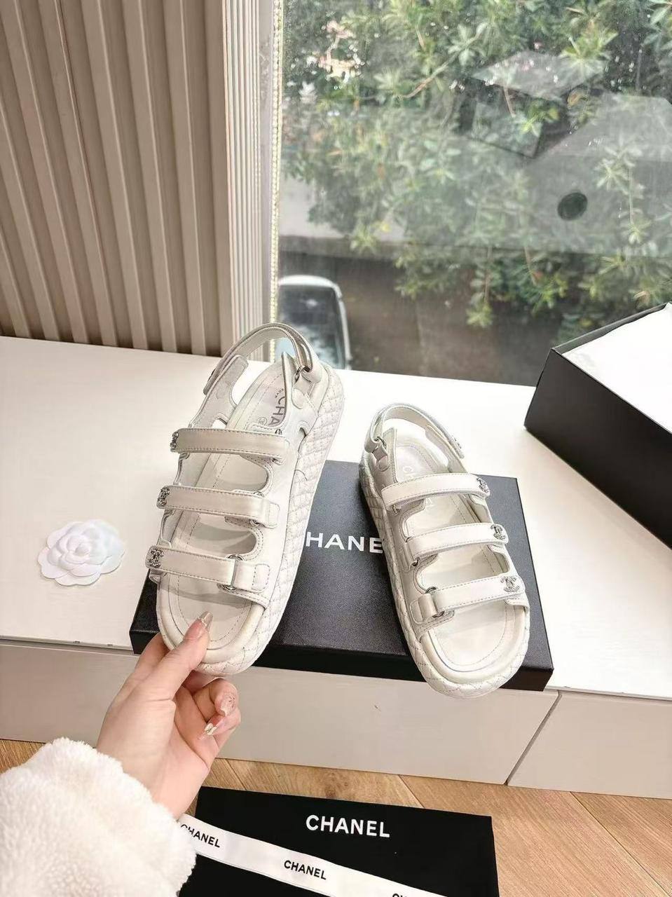 Сандалии женские Chanel A137153 белые фото 3 Сандалии женские Chanel A137153 белые - фото 3