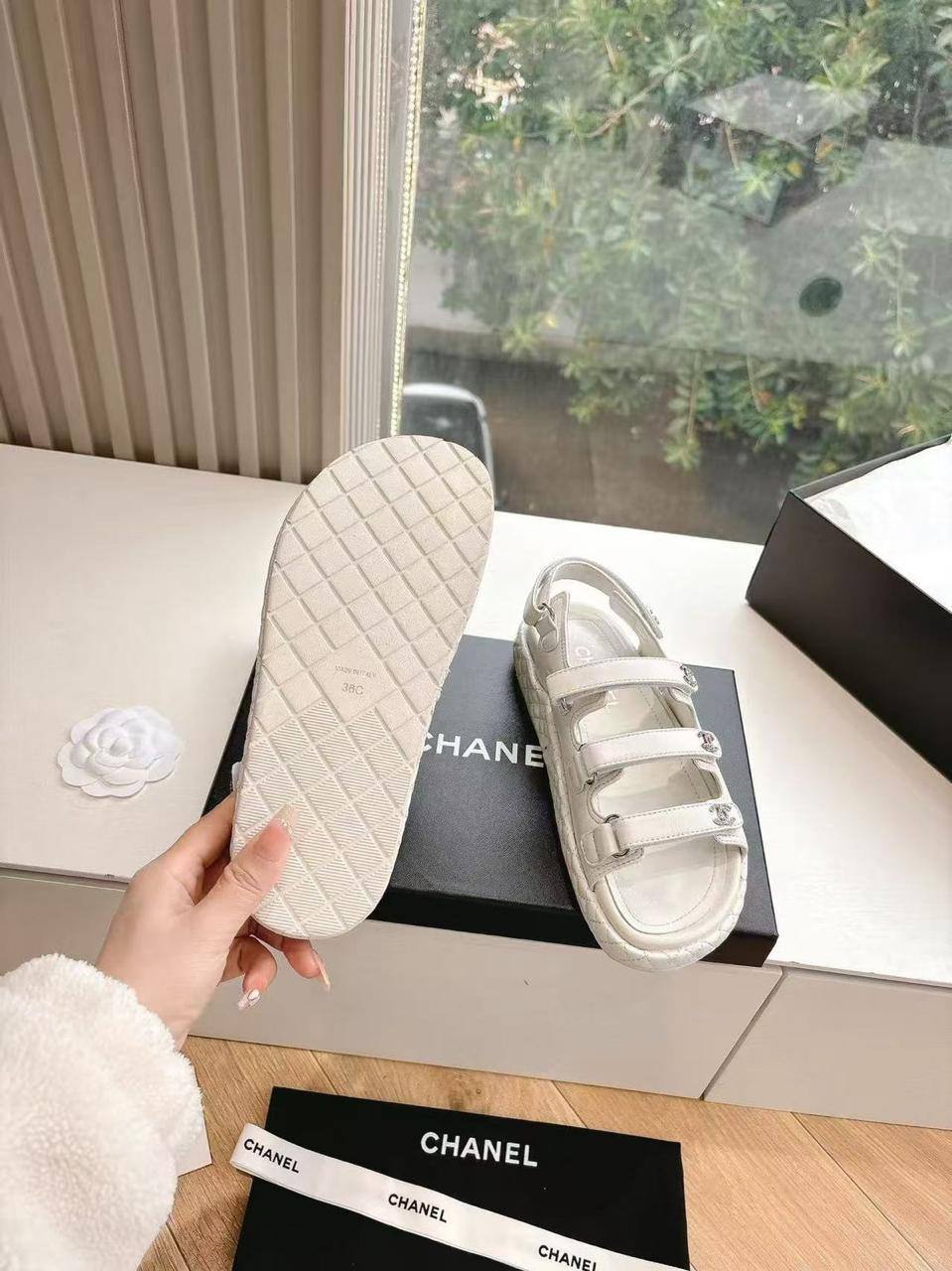 Сандалии женские Chanel A137153 белые фото 4 Сандалии женские Chanel A137153 белые - фото 4