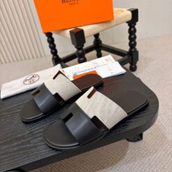 Шлёпанцы мужские кожаные Hermes A137631 чёрные