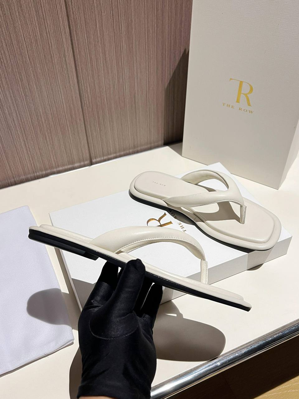Сандалии женские The Row кожаные Ginza A137781 белые фото 3 Сандалии женские The Row кожаные Ginza A137781 белые - фото 3