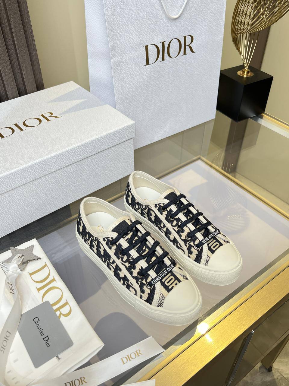 Кеды Christian Dior Walk'n'Dior Oblique Premium KCK211OBE_G78D серые фото 4 Кеды Christian Dior Walk'n'Dior Oblique Premium KCK211OBE_G78D серые - фото 4