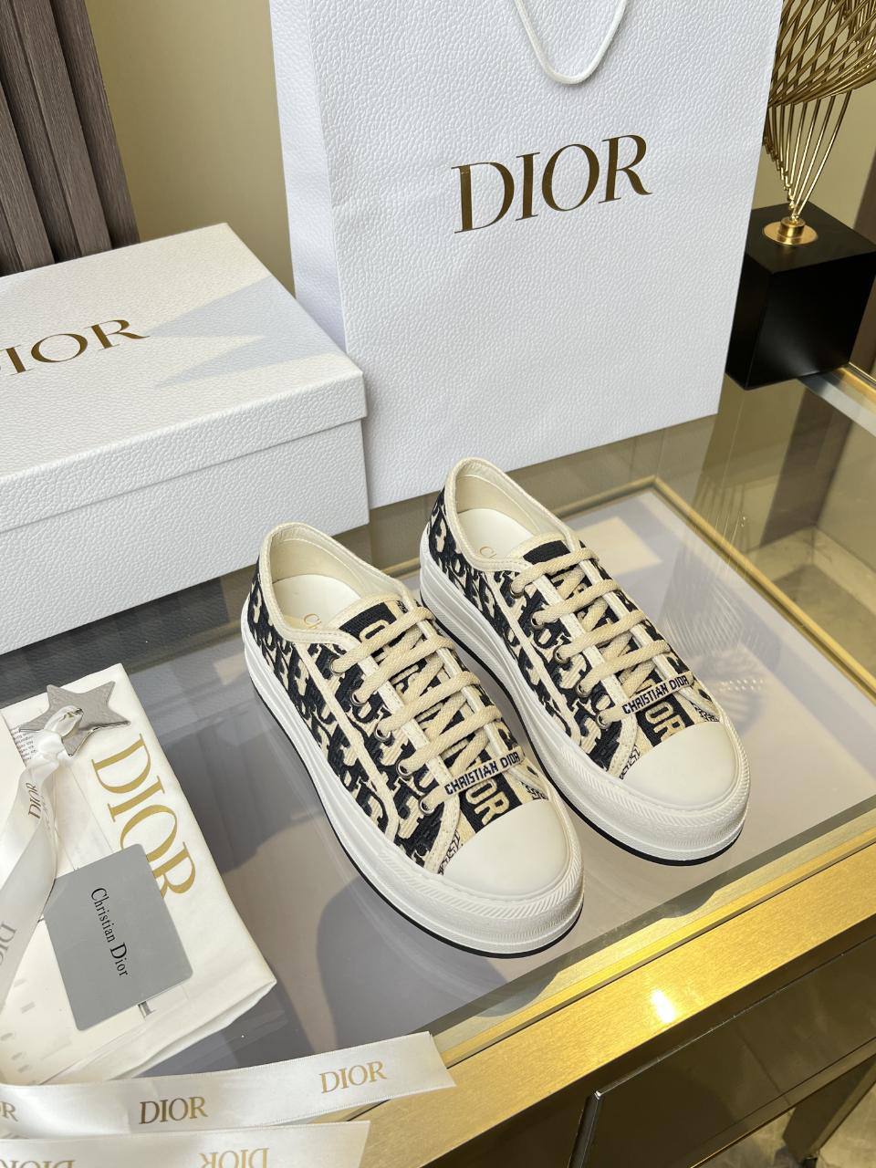 Кеды Christian Dior Walk'n'Dior Oblique Premium KCK211OBE_G72D серые фото 4 Кеды Christian Dior Walk'n'Dior Oblique Premium KCK211OBE_G72D серые - фото 4
