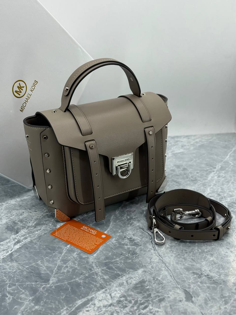 Женская кожаная сумка Michael Kors Manhattan A137944 Beige фото 2 Женская кожаная сумка Michael Kors Manhattan A137944 Beige - фото 2